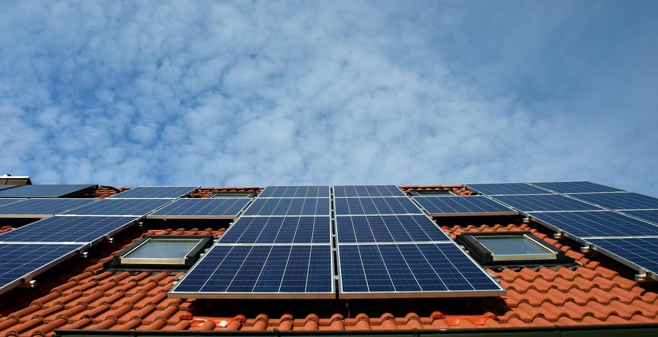 Comment installer un kit solaire facilement chez soi